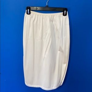 VANITY FAIR Ivory Half-slip w/ 2 Side Slits